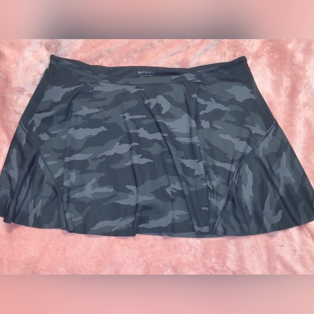 NWOT ATHLETA Camouflage SKORT